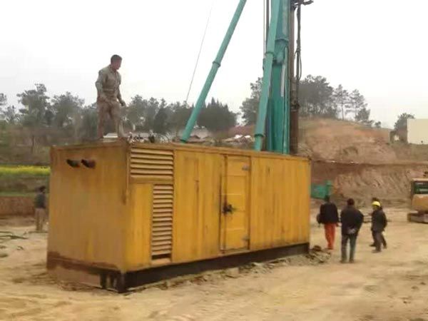 定城镇如何判断水冷式机油散热器密封件是否需要更换？